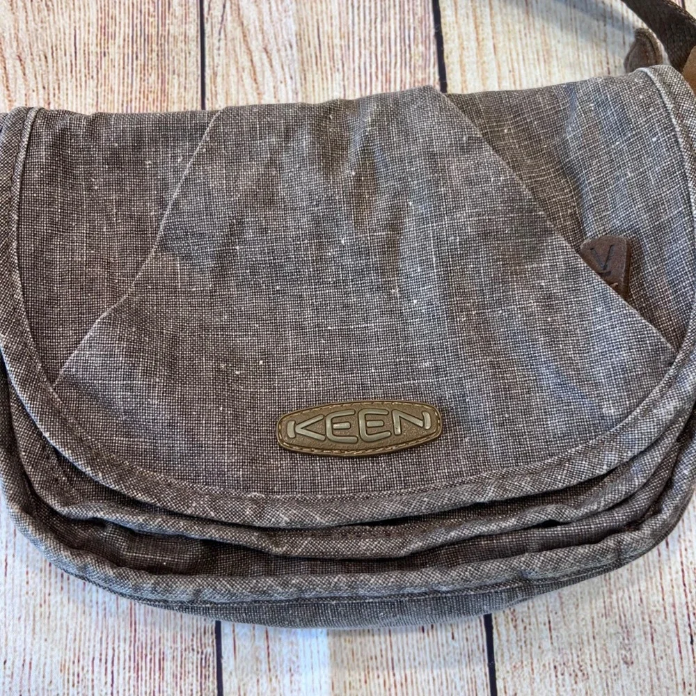 Keen Montclair Mini Canvas Crossbody Bag Adjustable Leopard‎ Strap Purse